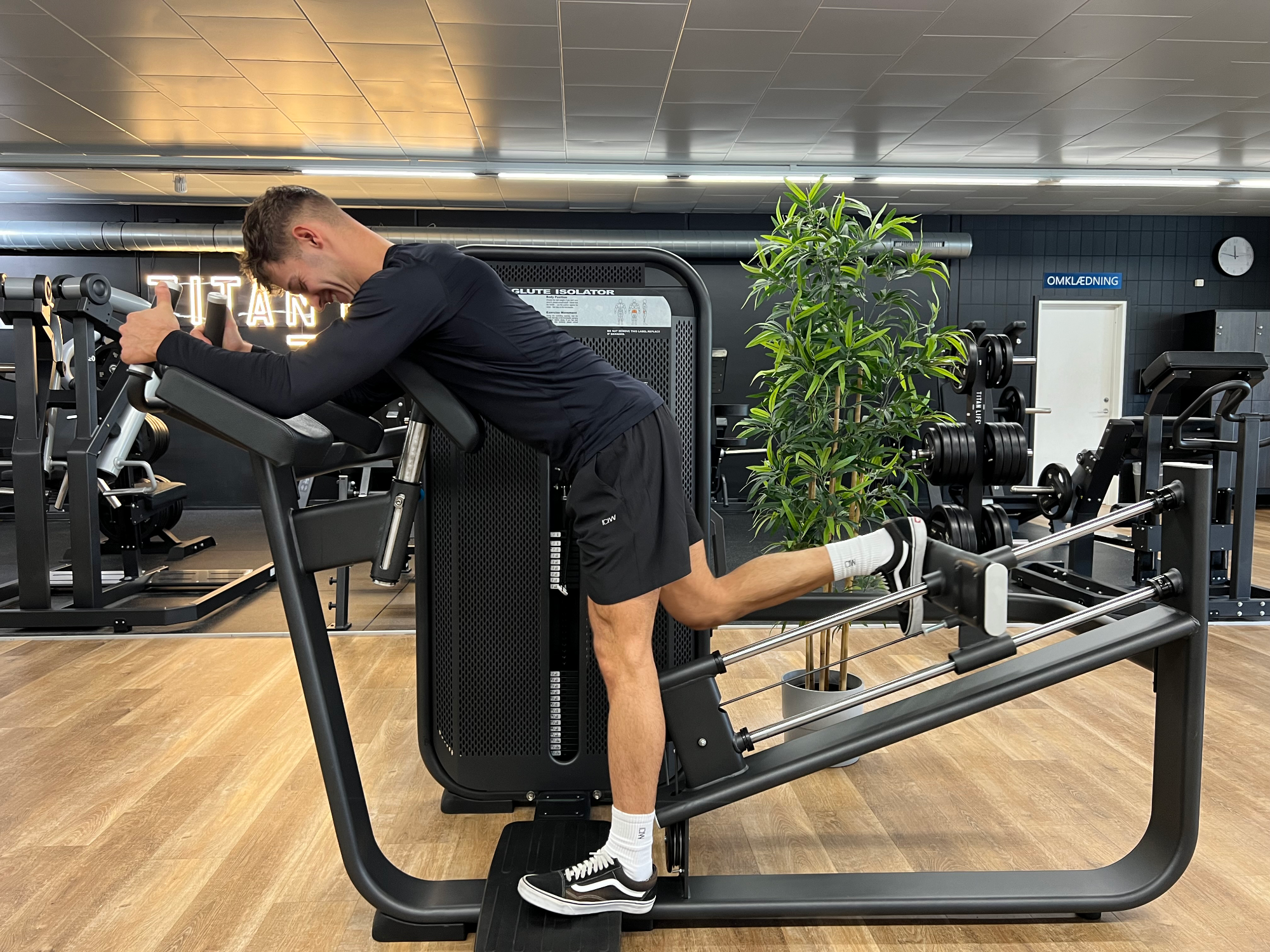 Demo - TITAN LIFE PRO Fusion Glute Isolator