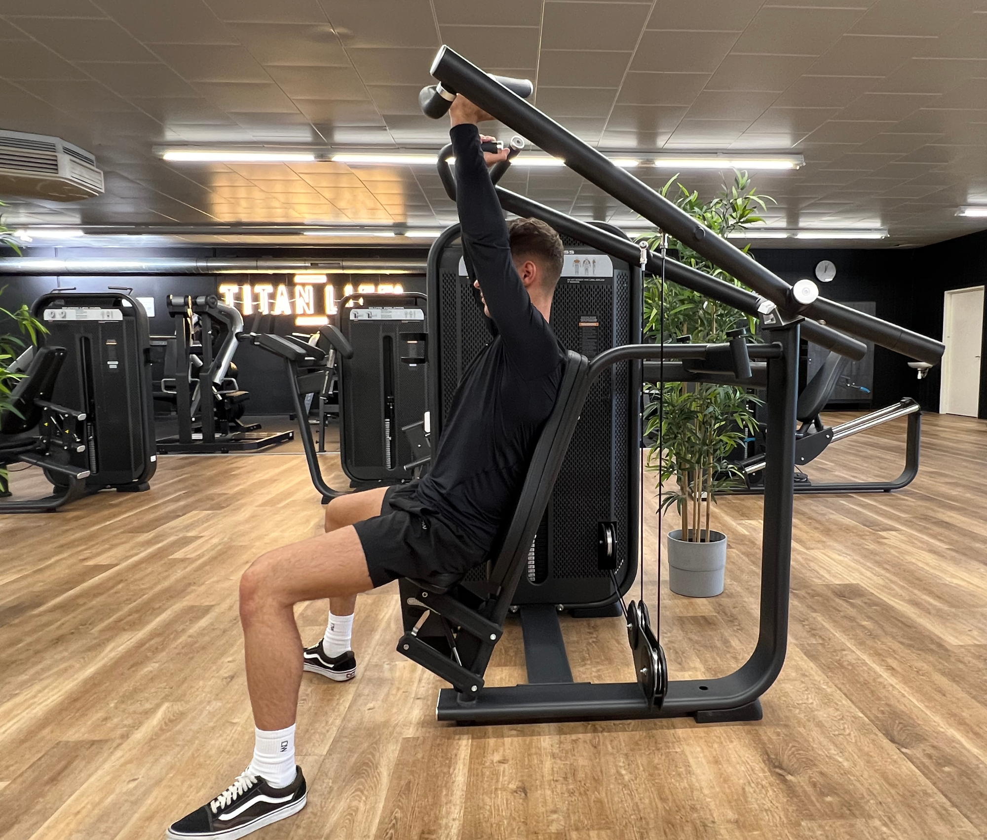 Demo - TITAN LIFE PRO Fusion Shoulder Press